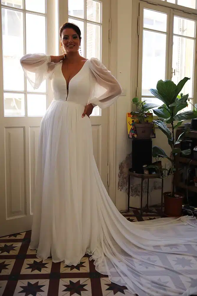 London-Sunset_Studio-Levana-plain-plus-size-wedding-dresses-1 London-Sunset_Studio-Levana-plain-plus-size-wedding-dresses-1